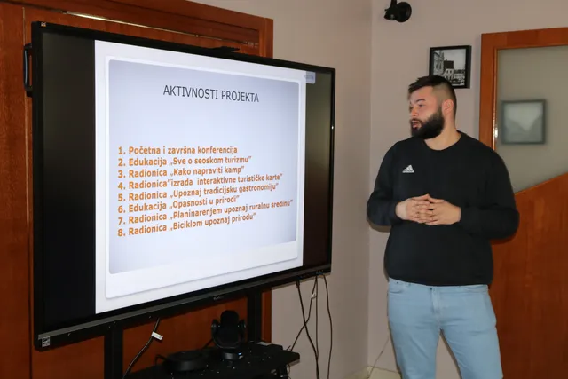 Fotografija uz članak „(PROMO) POČETNA KONFERENCIJA PROJEKTA „SAČUVAJ RURALNU SREDINU“ Različiti sadržaji usmjereni mladima“