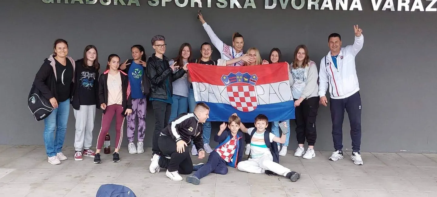 Fotografija uz članak „ODBOJKAŠI/CE VOLLEY LIPE U VARAŽDINU Na poziv Saveza u Areni bodrili reprezentaciju“