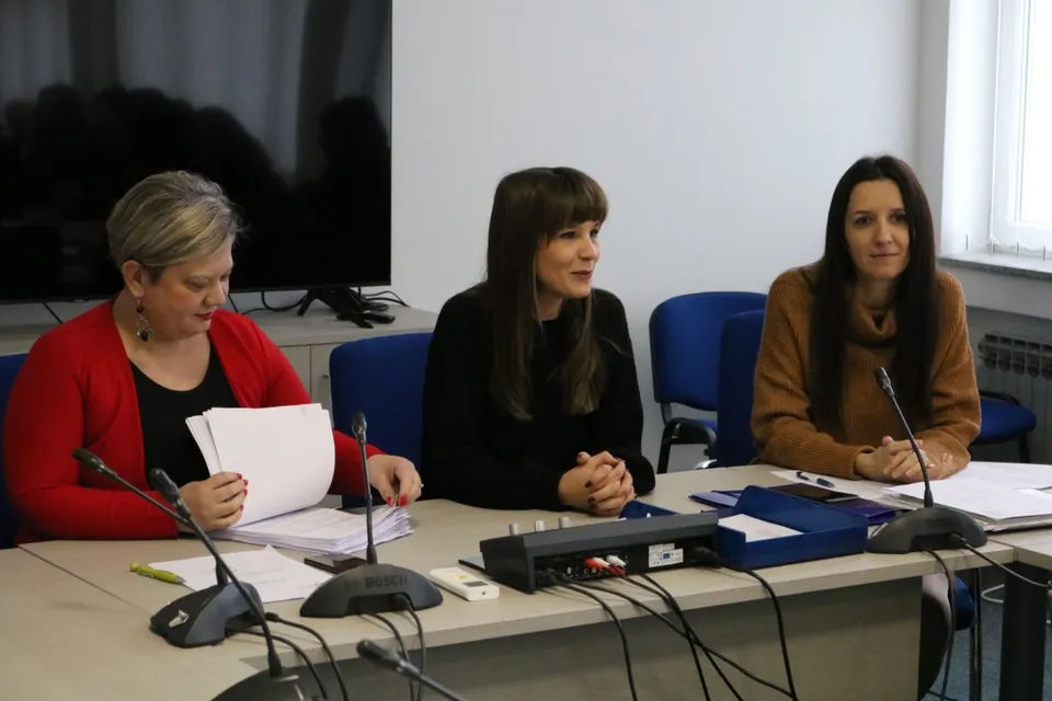Fotografija uz članak „PROJEKT „ŽENA SPRETNA, STAROST SRETNA“ 30 zaposlenica potpisalo ugovore, od sutra kod svojih korisnika“