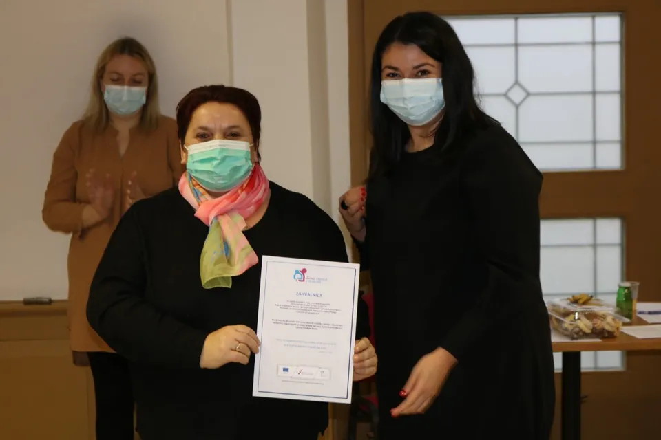 Fotografija uz članak „(PROMO) ZAVRŠNA KONFERENCIJA PROJEKTA „ŽENA ISPRED VREMENA“ Projektom zadovoljni i korisnici i zaposlenici“