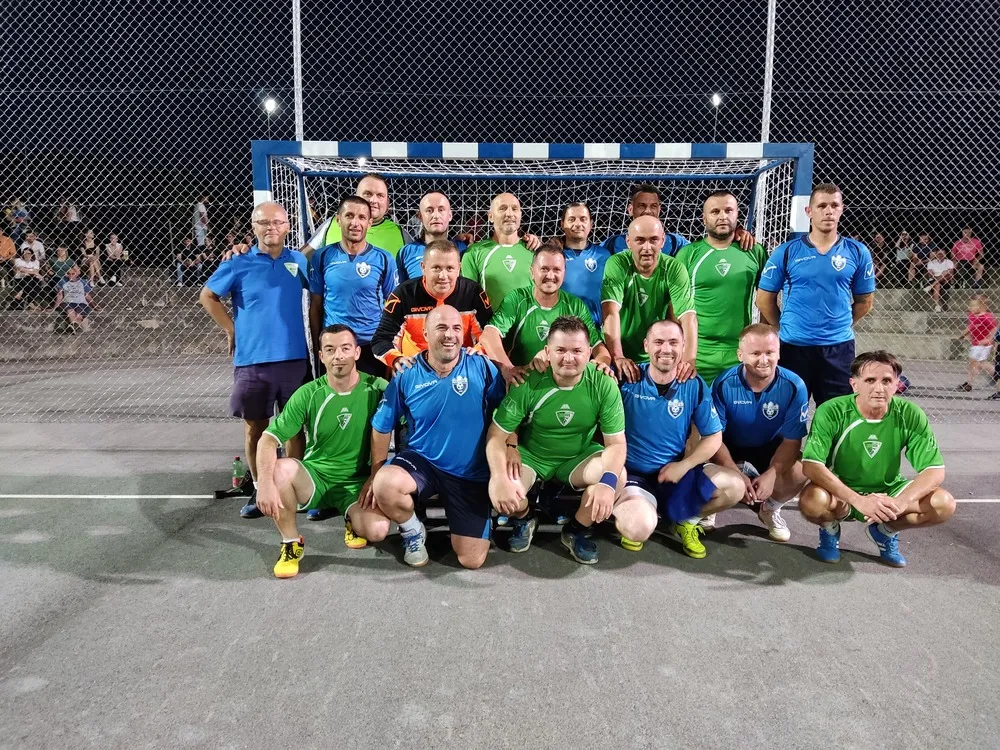 MNT polufinale veterani naslovna
