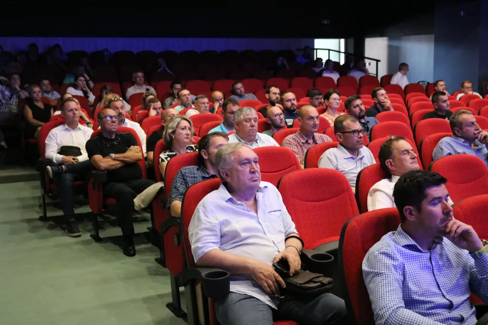 Fotografija uz članak „KONFERENCIJA O PREVLADAVANJU ENERGETSKE KRIZE: Detaljno i stručno o solarnim elektranama“