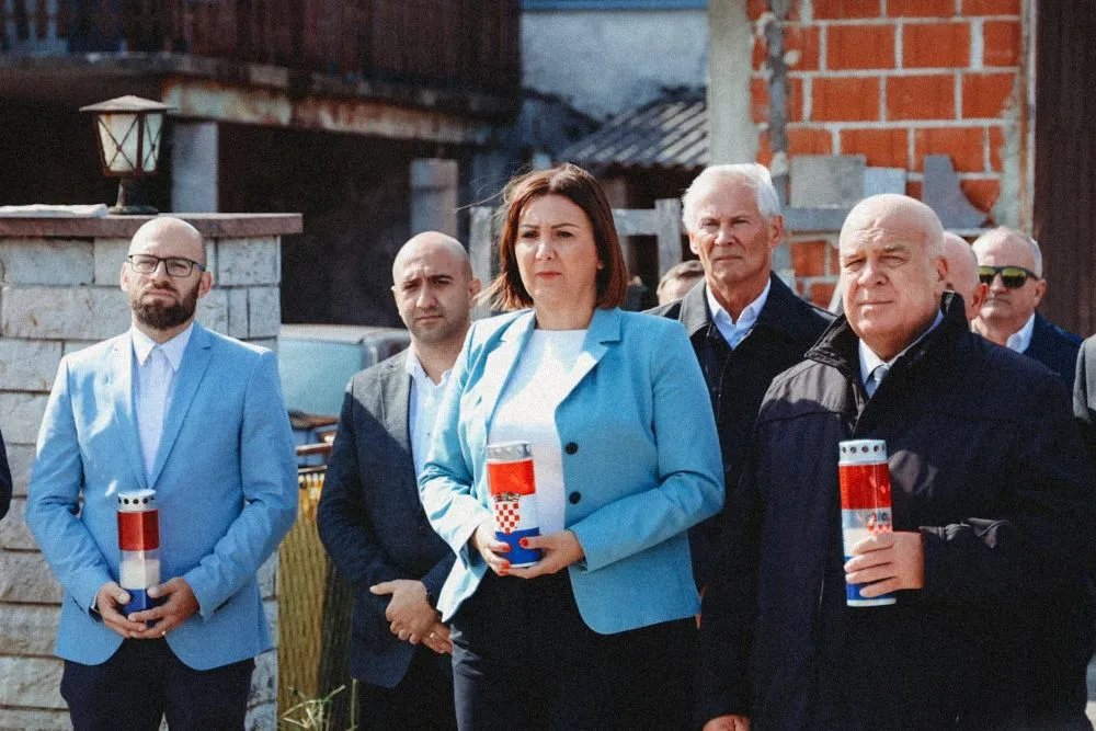 Fotografija uz članak „Dan Grada Lipika obilježen polaganjem vijenaca“