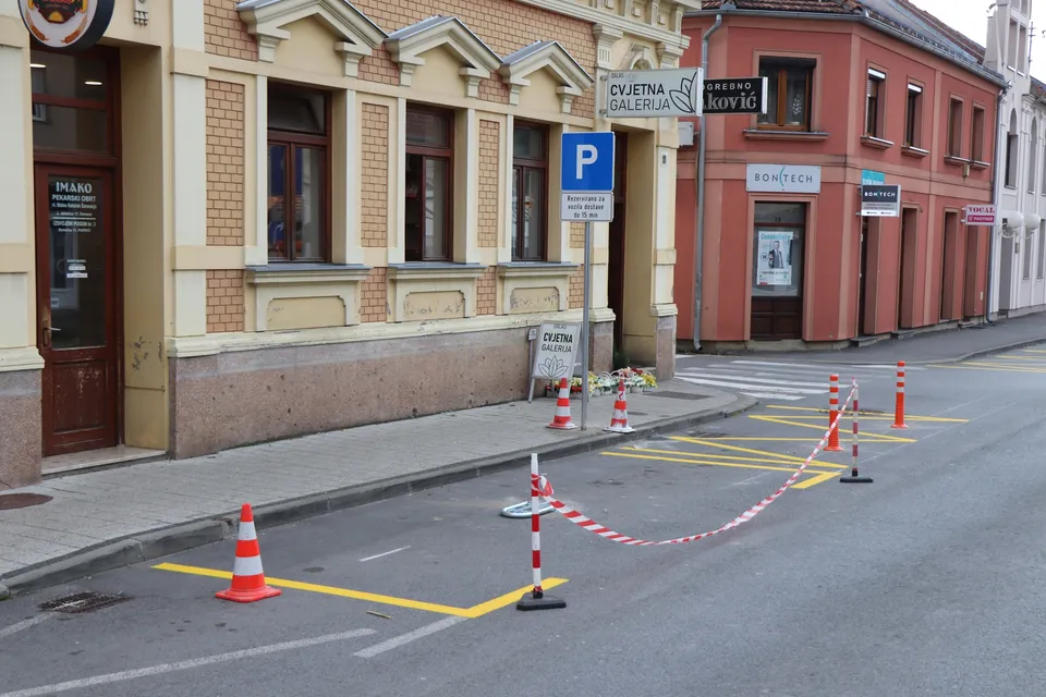 Fotografija uz članak „Novi taxi parking, jednosmjeran promet na parkingu kod sportske dvorane te dostavni parking ispred cvjećarnice Dalas“