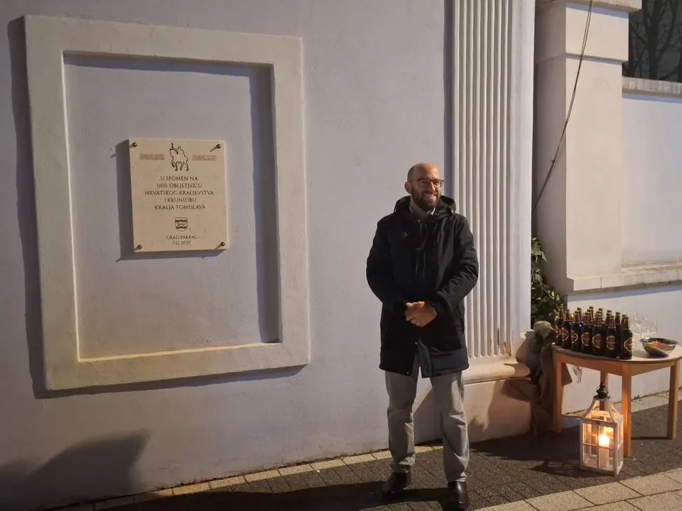 Fotografija uz članak „U Pakracu postavljena spomen-ploča prvom hrvatskom kralju Tomislavu“