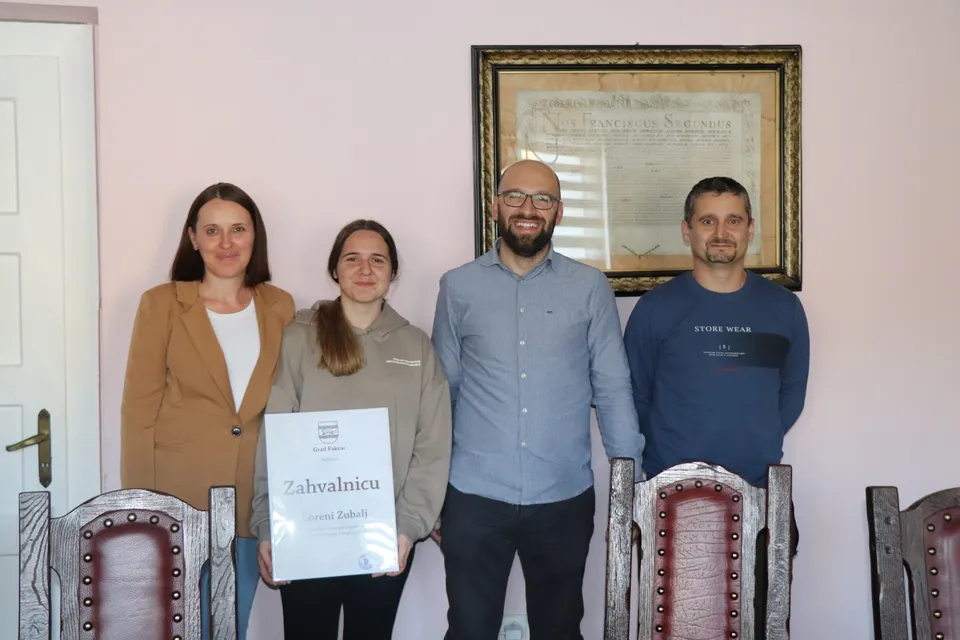 Fotografija uz članak „MLADI PONOSI GRADA PAKRACA Gradonačelnik ugostio zlatnu kuglačicu Lorenu Zubalj“