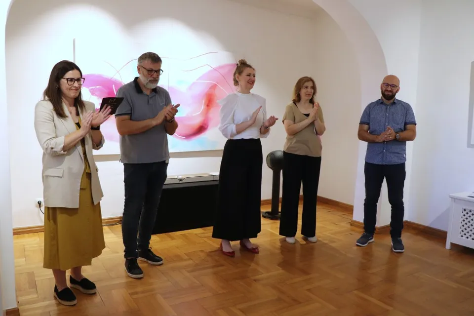Fotografija uz članak „14. MULTIPAK U PAKRACU Službeno otvoren izložbom Ivane Kutuzović“