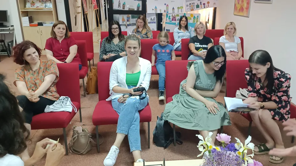 Fotografija uz članak „GRADSKA KNJIŽNICA PAKRAC Predstavljene dvije knjige Martine Frka Milotić“