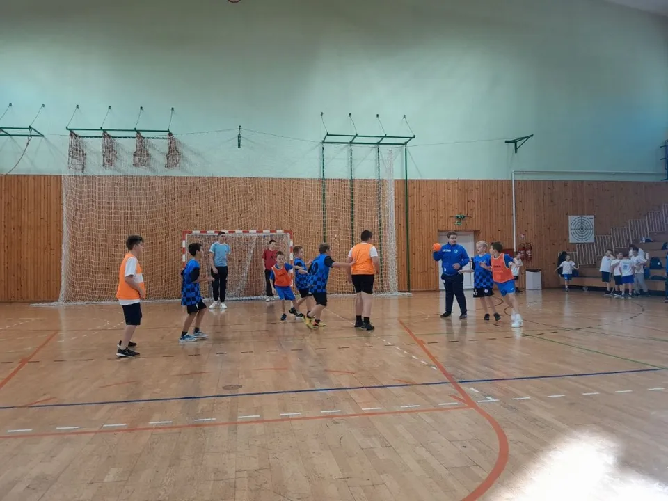 Fotografija uz članak „DVORANSKI SPORTOVI Pobjede mini rukometaša, započela i odbojka za mlađe kadetkinje“
