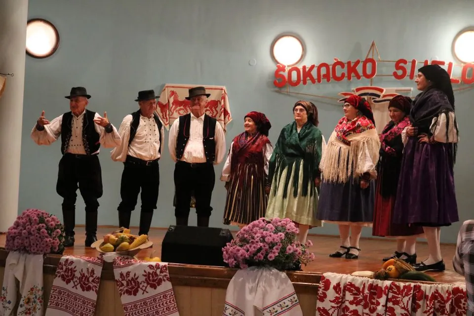 Fotografija uz članak „ŠOKAČKO SIJELO U PREKOPAKRI Večer puna pjesme, običaja i zajedništva“