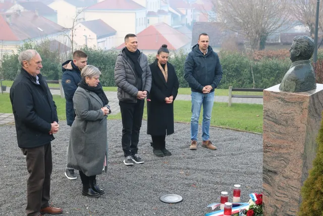 Fotografija uz članak „POVODOM 71. ROĐENDANA DR. IVANA ŠRETERA Prisjećanje uz molitvu i cvijeće“