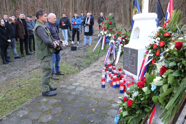 Fotografija uz članak „31. OBLJETNICA POGIBIJE MARIJANA KULHAVIJA I SUBORACA Jokić: „Ostavili smo srce na bojištu“; M. Ivančić: „Ne dozvolite da nam ogade Hrvatsku!““