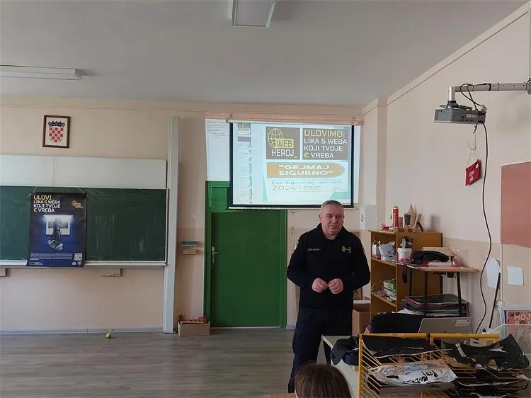 Fotografija uz članak „DAN SIGURNIJEG INTERNETA Provedena aktivnost iz preventivne kampanje „WEB Heroj““