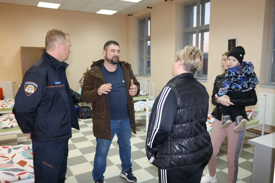 Fotografija uz članak „PRIHVATNI CENTAR UNUTAR HCK PAKRAC Pristiglo dvadeset ukrajinskih izbjeglica“