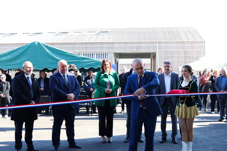 Fotografija uz članak „OTVORENJE NOVE LIPIČKE ERGELE Dovršena prva od tri faze izgradnje kompleksa“