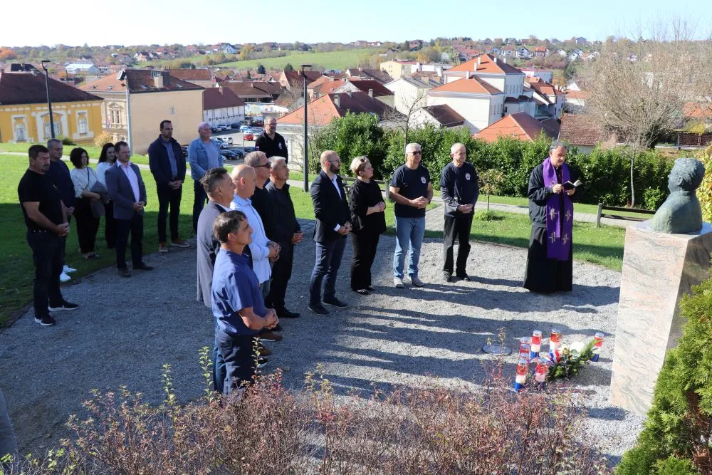 Fotografija uz članak „BLAGDAN SVIH SVETIH Predstavnici grada odali počast preminulima“