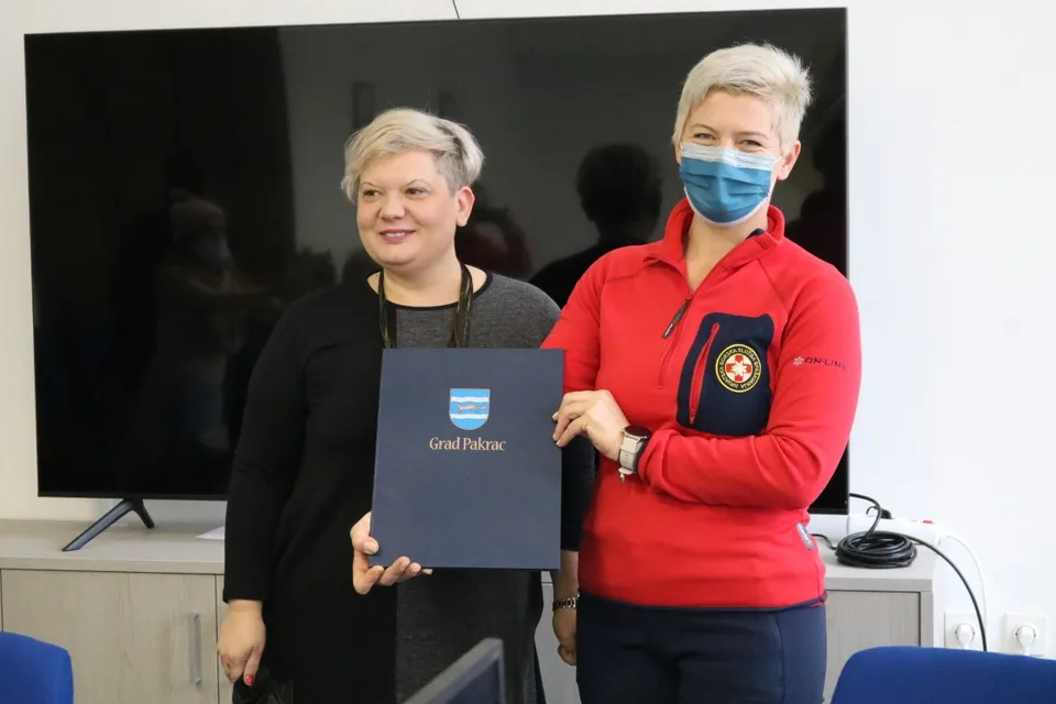 Fotografija uz članak „URUČEN SPORAZUM O KORIŠTENJU NEKRETNINE Novi prostor pakračkom HGSS-u“