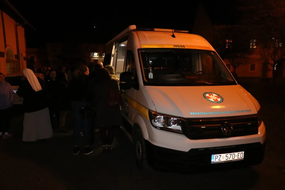 Fotografija uz članak „HGSS Prezentacija preventivnih i sigurnosnih mjera u slučaju potresa“