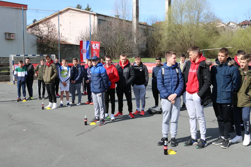 Fotografija uz članak „SPORTSKE IGRE MLADIH / COCA COLA CUP Na pakračkim kvalifikacijama 9 ekipa“