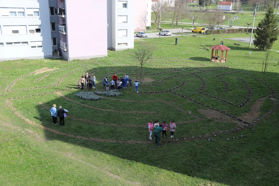 Fotografija uz članak „NASELJE „JUG“: „Mirisni labirint“, novi omiljeni dječji sadržaj“