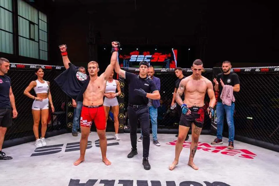 Fotografija uz članak „CROBRAN Sutra MMA okršaj Leona Krajačića u Sarajevu“