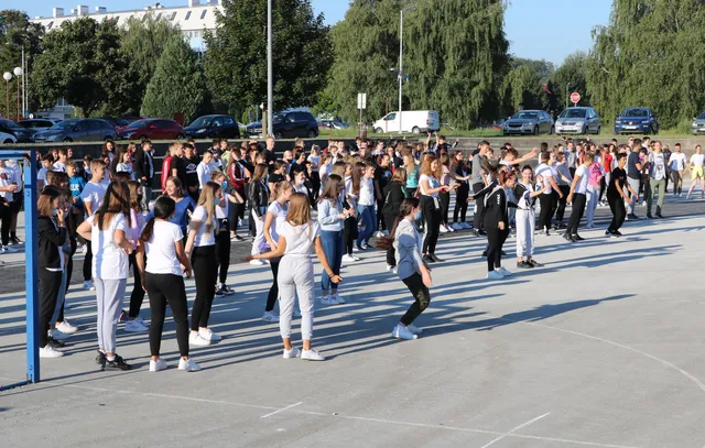 Fotografija uz članak „Pakrački srednjoškolci tjelovježbom obilježili Hrvatski olimpijski dan“