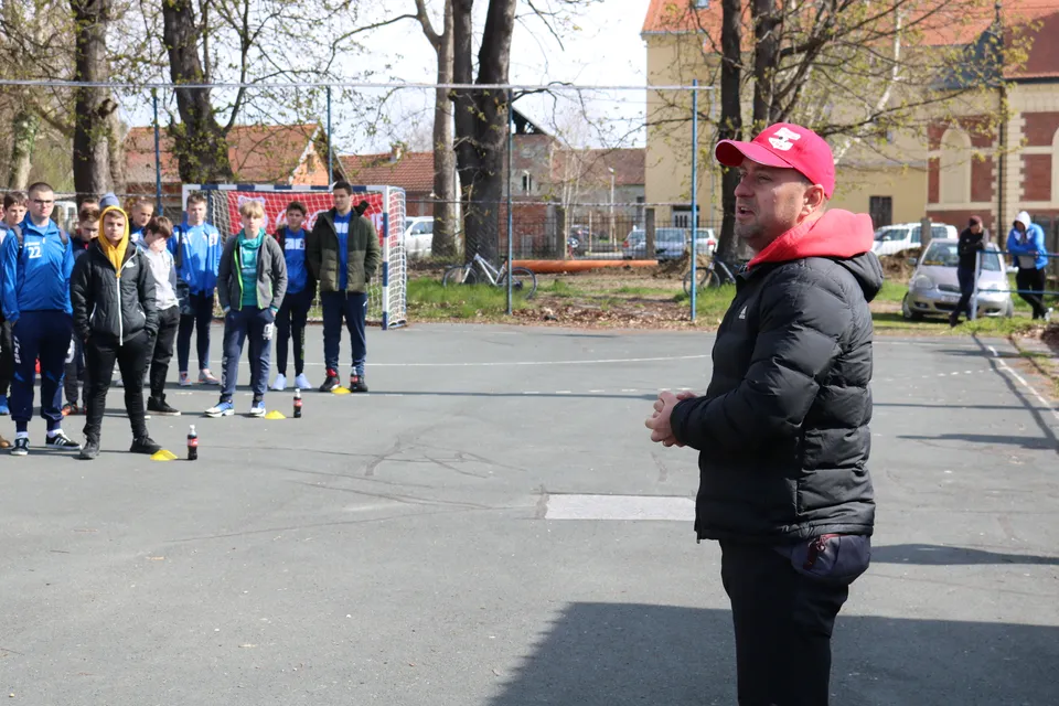 Fotografija uz članak „SPORTSKE IGRE MLADIH / COCA COLA CUP Na pakračkim kvalifikacijama 9 ekipa“