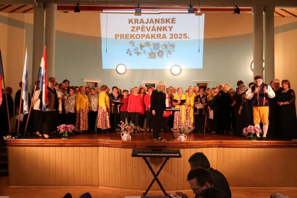 Fotografija uz članak „KRAJANSKE ZPEVANKY Nastup deset pjevačkih zborova Čeških beseda u Prekopakri“