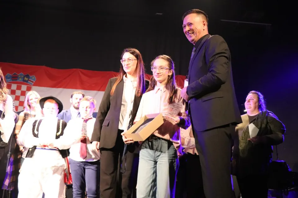 Fotografija uz članak „CROATIO IZ DUŠE TE LJUBIM Rekordan odaziv na 7. dječjem festivalu u Pakracu“