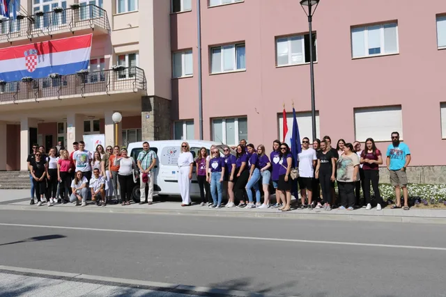Fotografija uz članak „"AMBASADORI DOBROČINSTVA" Mobilnim timovima novo električno vozilo“