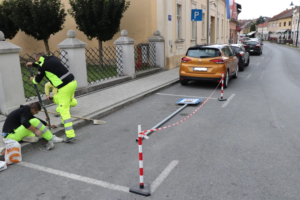 Fotografija uz članak „Novi taxi parking, jednosmjeran promet na parkingu kod sportske dvorane te dostavni parking ispred cvjećarnice Dalas“