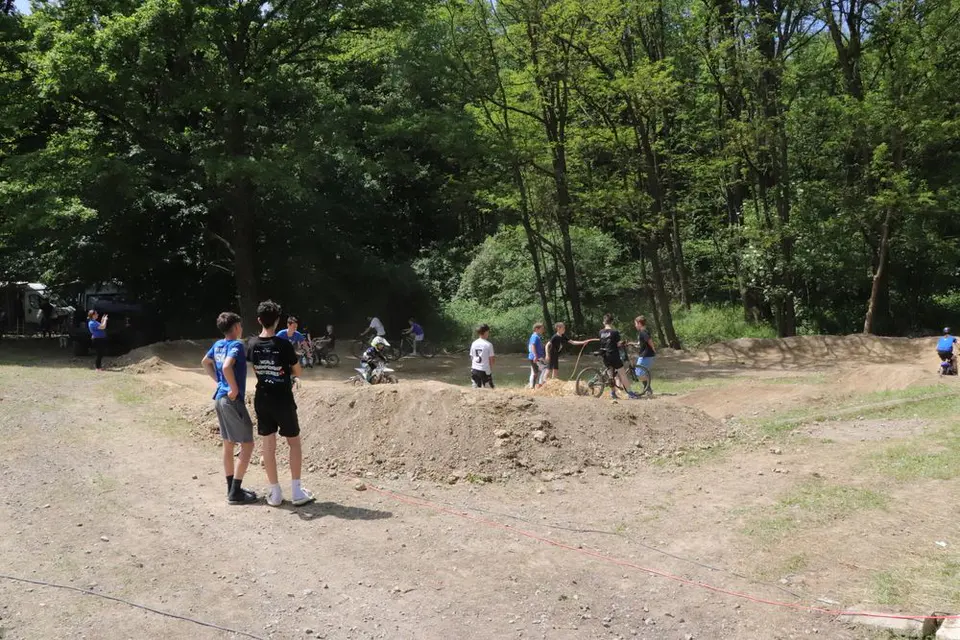 Fotografija uz članak „MOTOCROSS UTRKA BLJESAK U briljantnim duelima Lenčeu pobjeda izmakla za 13 stotinki, braća Tessari na postolju“