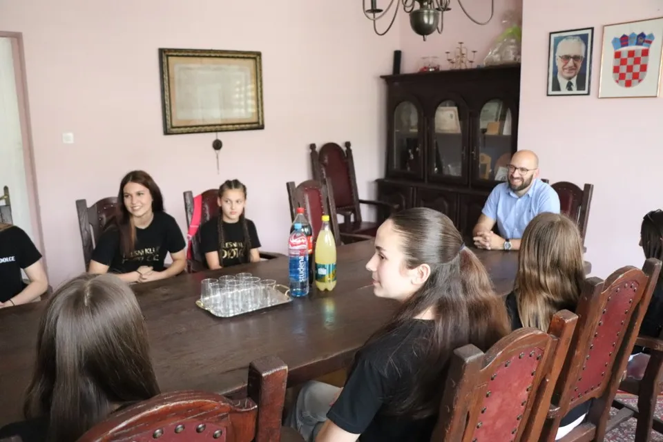 Fotografija uz članak „PLESNI KLUB „DOLCE“ KOD GRADONAČELNIKA Nastup za kraj uspješne sezone“