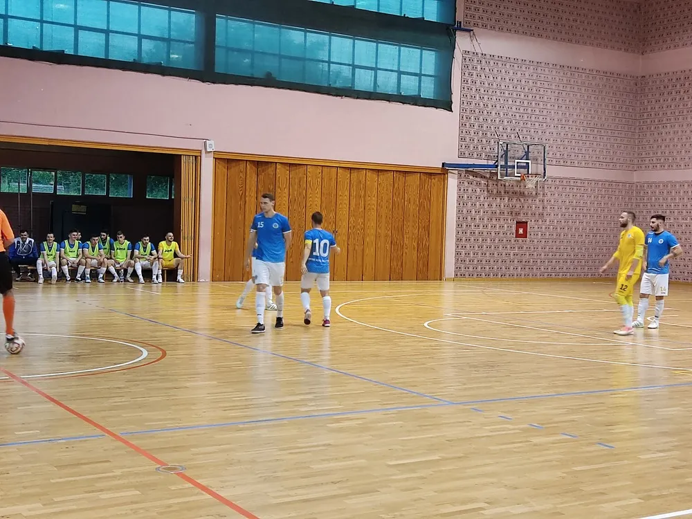 hmnk split igra