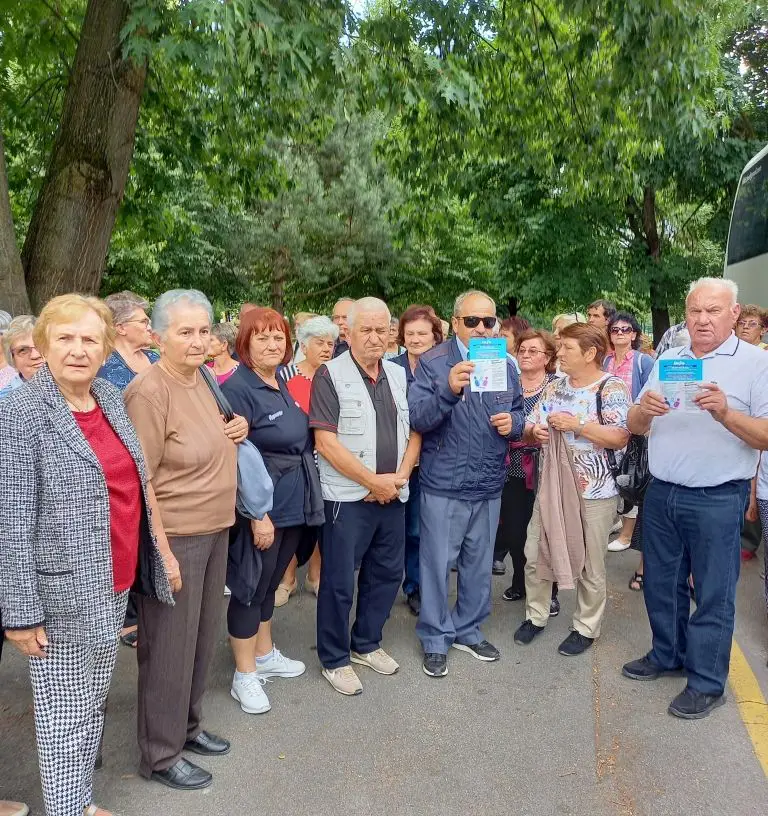 Fotografija uz članak „(PROMO) „ZAJEDNO U DRUGU MLADOST“ Umirovljenici uživali na izletu u Trakošćanu i Varaždinu“