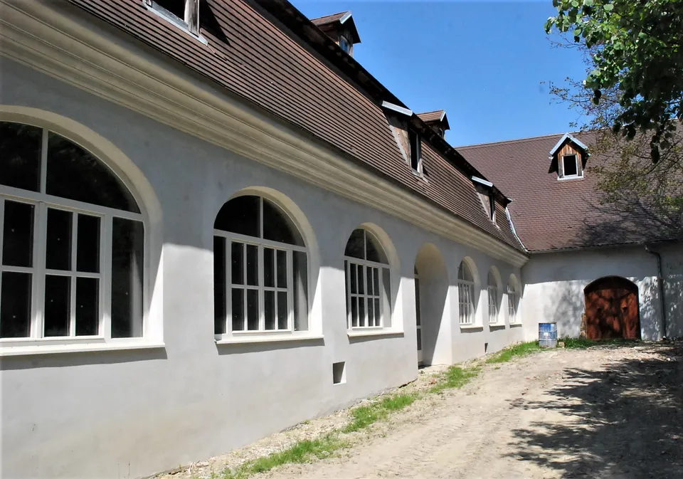 DVORIŠNA STRANA