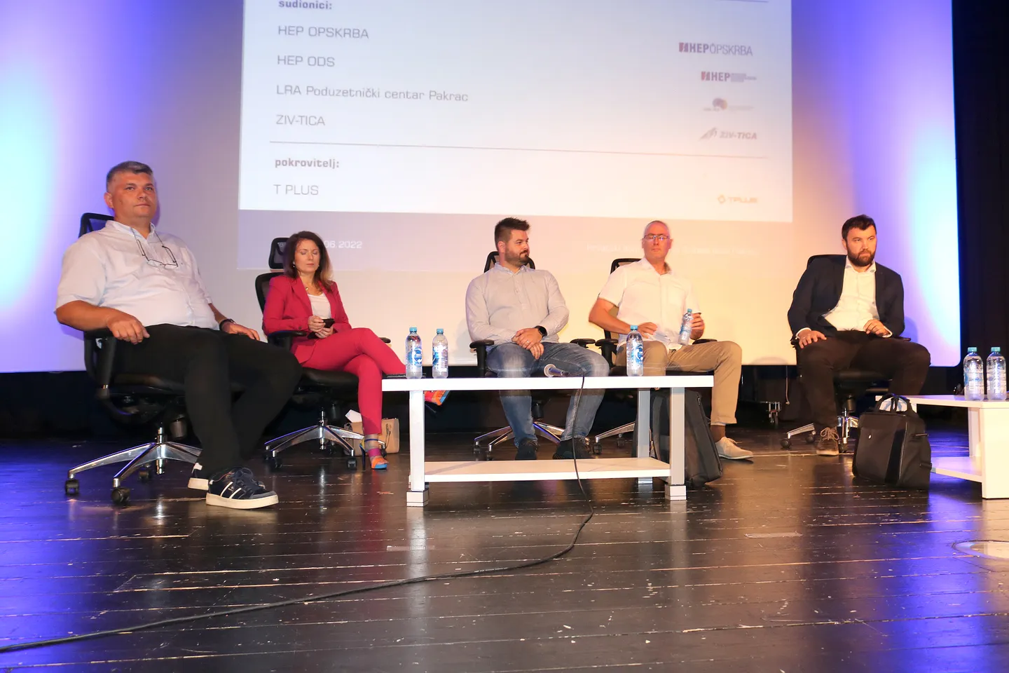 Fotografija uz članak „KONFERENCIJA O PREVLADAVANJU ENERGETSKE KRIZE: Detaljno i stručno o solarnim elektranama“
