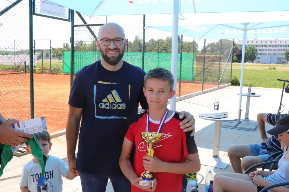 Fotografija uz članak „3. PROLJETNA TENISKA LIGA PAKRAC Perkoviću i Žiliju najveći pehari“
