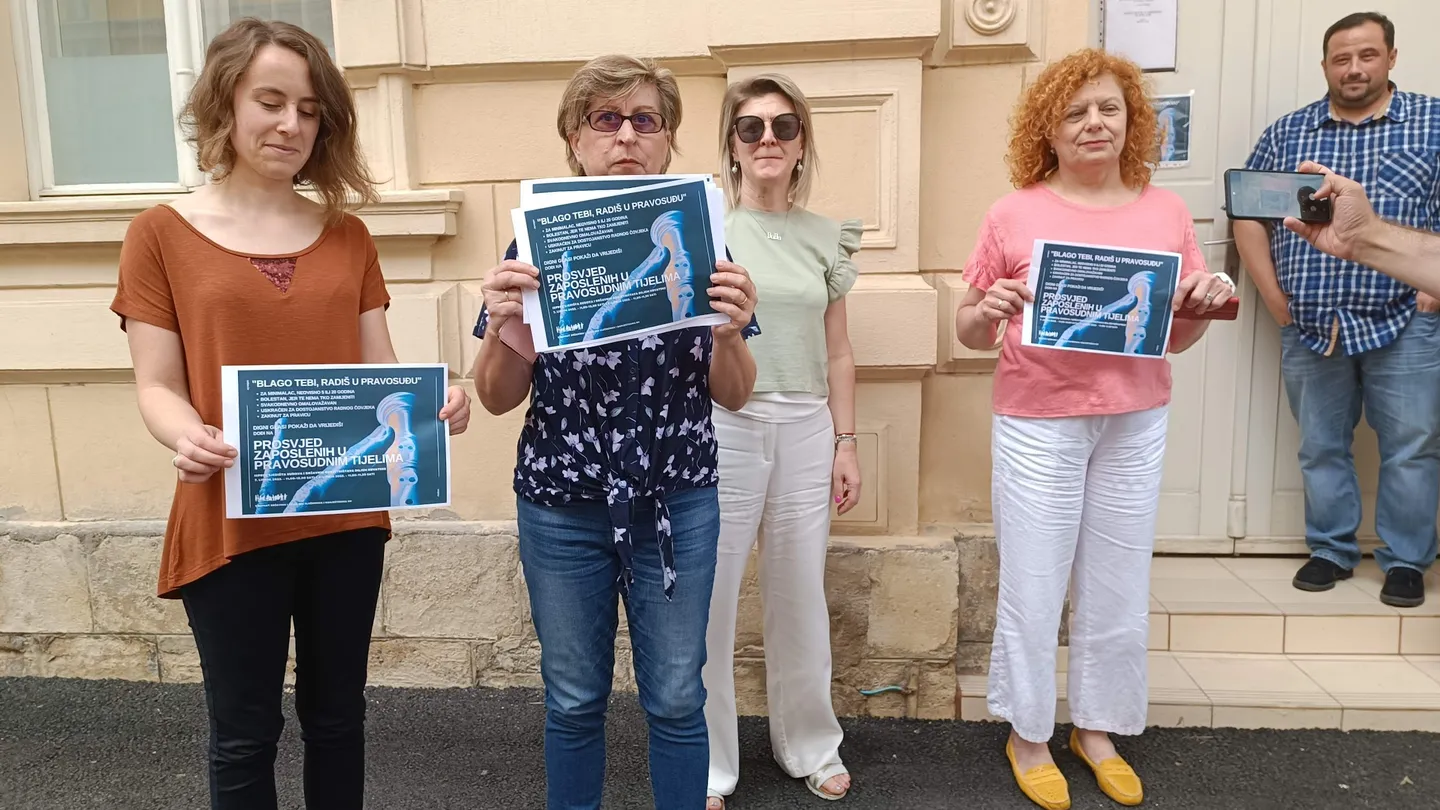 Fotografija uz članak „PROSVJED ZAPOSLENIH U PRAVOSUDNIM TIJELIMA RH: Ovo je omalovažavanje, plaća je ponižavajuća!“