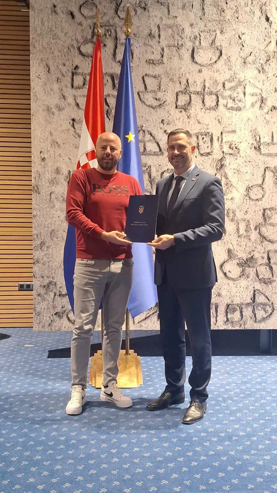 Fotografija uz članak „NK Hajduk Pakrac i RK Pakrac s Ministarstvom turizma i sporta potpisali ugovore vrijedne 30.000 eura“