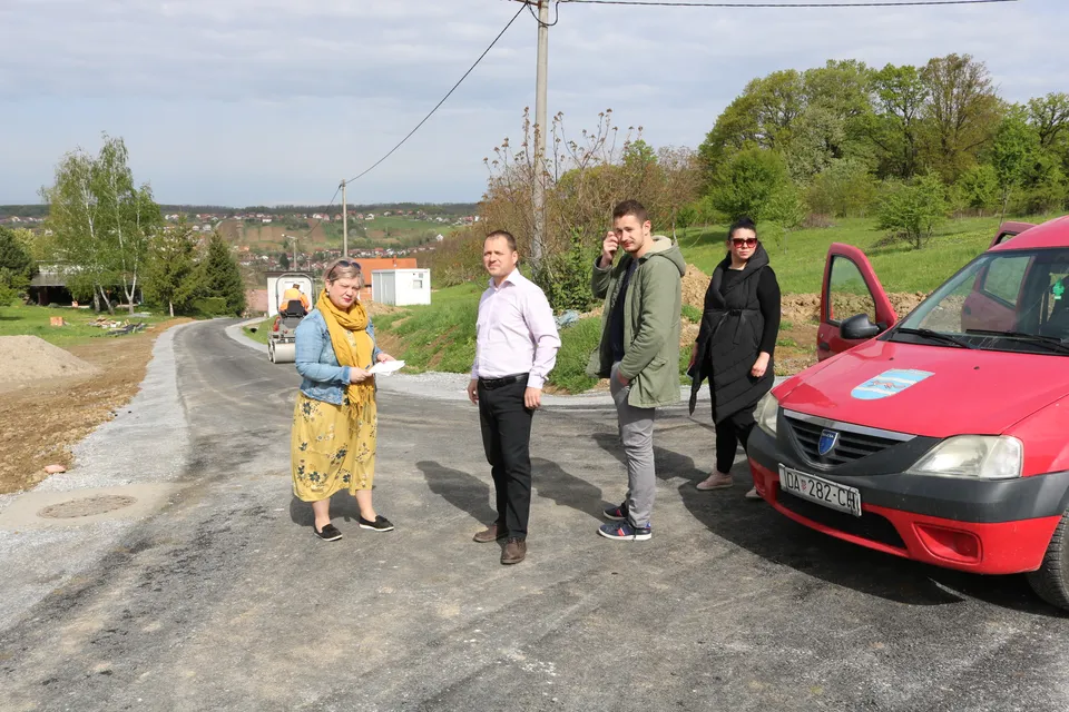 Fotografija uz članak „PETNAESTAK AKTIVNIH GRADILIŠTA NA GRADSKOM PODRUČJU Prva faza značajnih ulaganja u asfaltiranja, sanaciju i rasvjetu“