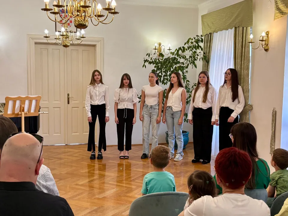 Fotografija uz članak „OGŠ PAKRAC Koncert vokalnog sastava Aoide“
