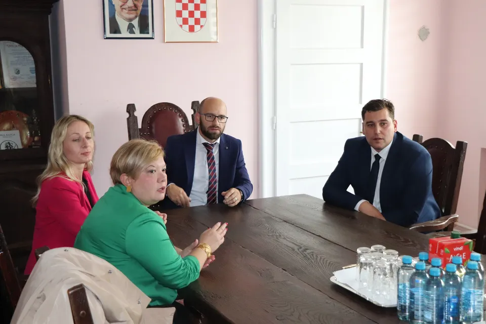 Fotografija uz članak „GRAD PAKRAC Prijateljska suradnja Općine Blato i Dolnog Kubina kroz kulturu i turizam“