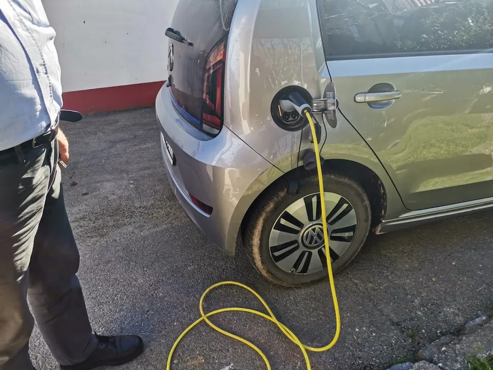 Fotografija uz članak „VOZIMO HIBRIDNE I ELEKTRO AUTOMOBILE: U Pakracu već prometuju, uskoro i punionica“