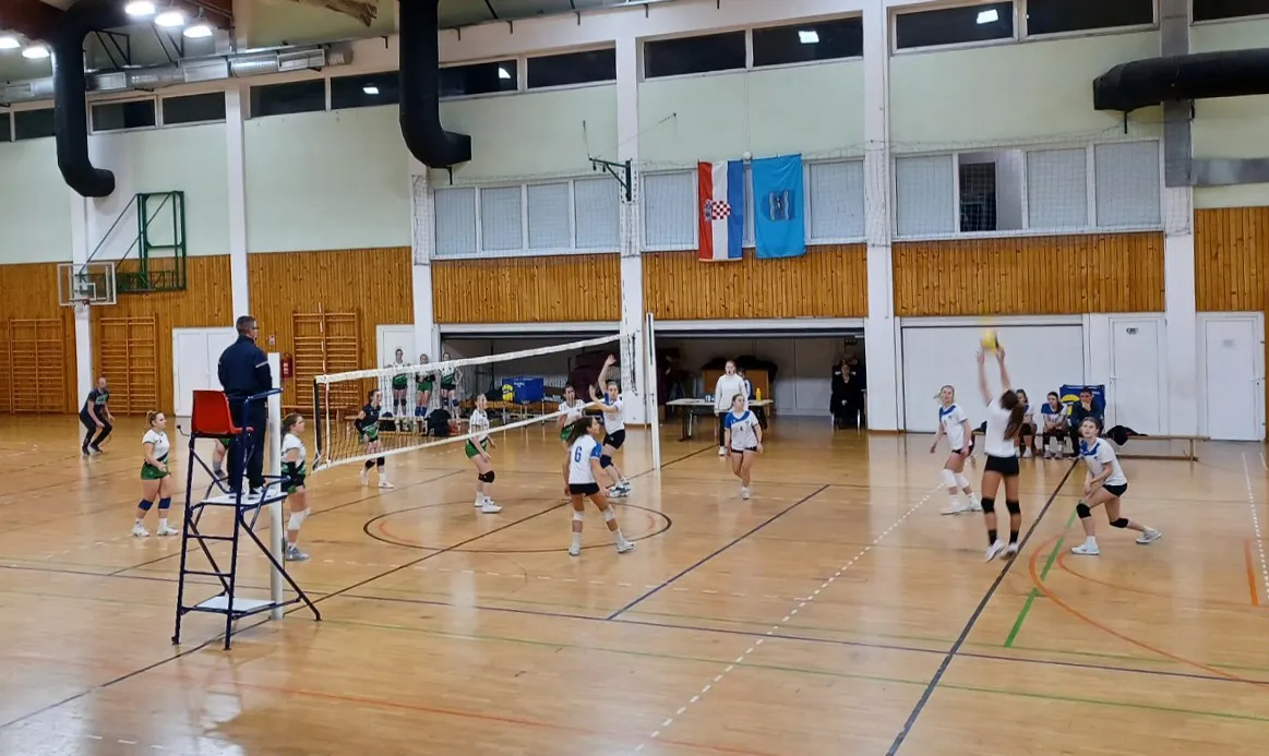 Fotografija uz članak „ODBOJKA/VOLLEY LIPA: U derbiju kola glatko savladale Vrbovec“