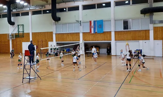 Fotografija uz članak „ODBOJKA/VOLLEY LIPA: U derbiju kola glatko savladale Vrbovec“