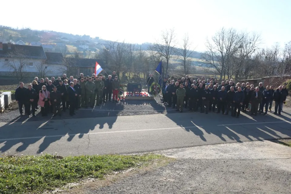 Fotografija uz članak „Polaganjem vijenaca i mimohodom obilježena 34. godišnjica akcije „Alfa““