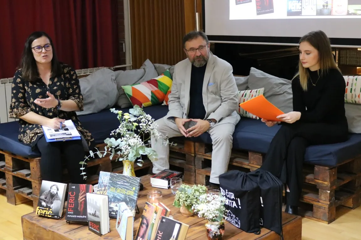 Fotografija uz članak „ZORAN FERIĆ S PAKRAČKIM SREDNJOŠKOLCIMA Kroz humor o važnim temama“