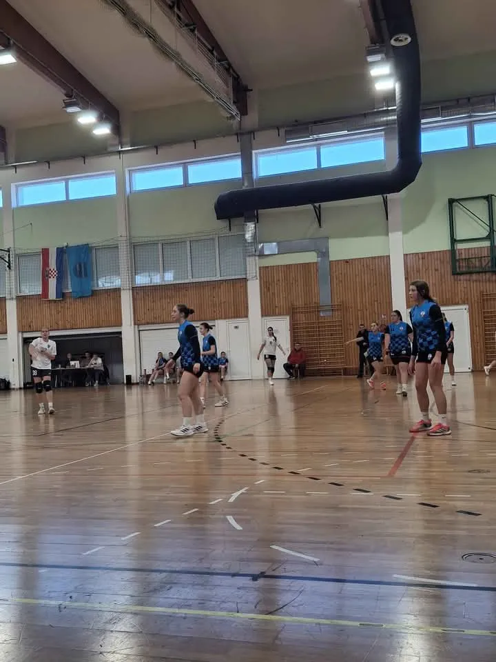 Fotografija uz članak „DVORANSKI SPORTOVI Prvi bodovi rukometaša, odbojkašice poražene“