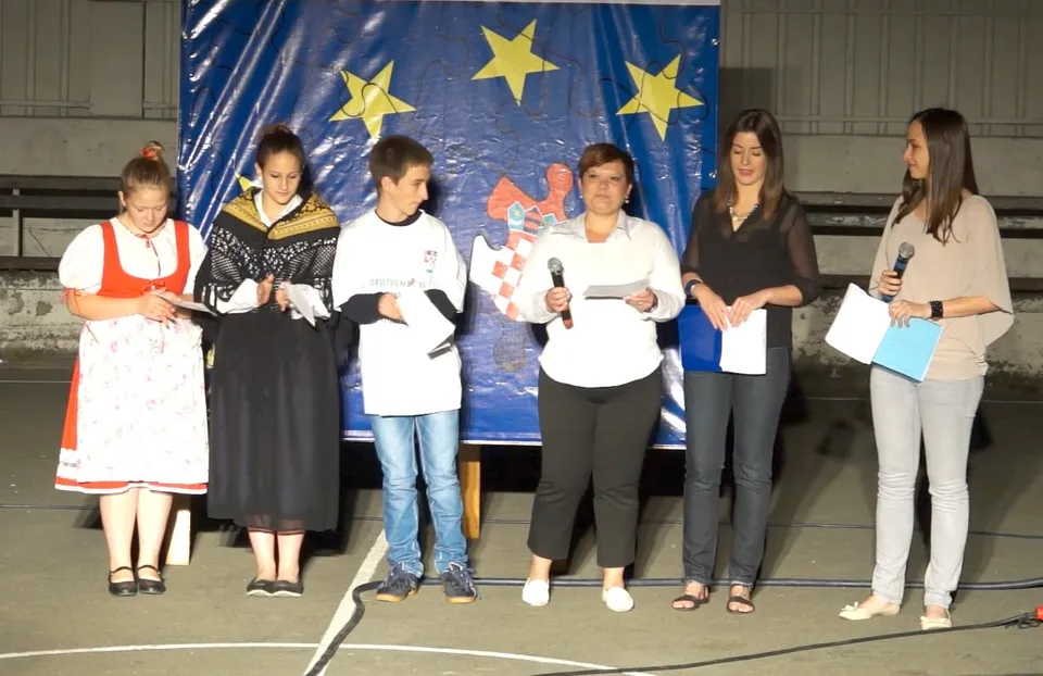 ana i mladi